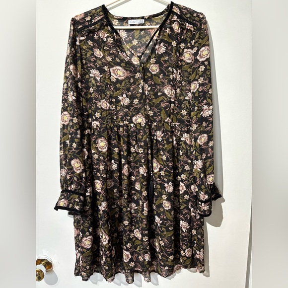 Dex Dresses & Skirts - 🎉4/30$🎉 Dex Black Floral Long Sleeve Dress